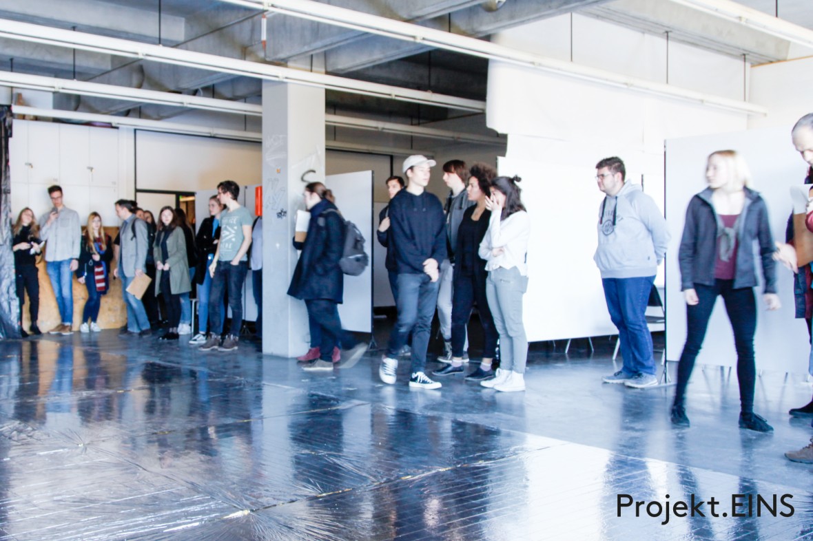 Gruppe 10: F. Rogalla von Bieberstein, A.-L. Thorn, S. Hardes, T. Kern, M. Hanselowski, I. Scheikin, A. Lang, J. Ebeling
Fachbegleiter: Johannes Trautmann
Teambegleiter: Jonathan Götzinger