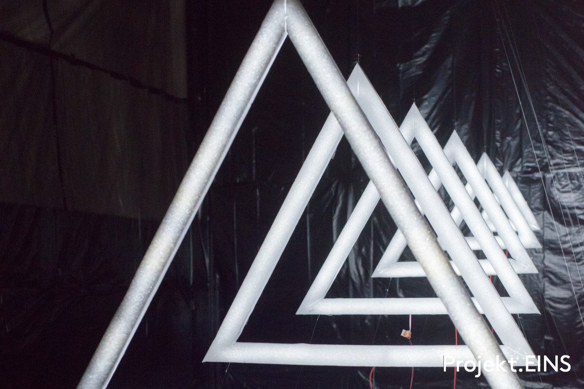 Gruppe 13: J. Jamili, M. Klinger, H. Mandelkau, C. Wolf, I. Lämmermann, I. Roller, E. Perizovic, M. Gebyaw, T. Germann, P. Schmidt, A. Yanar
Fachbegleiter: Maren Schröder
Teambegleiter: Ramzi Ourari