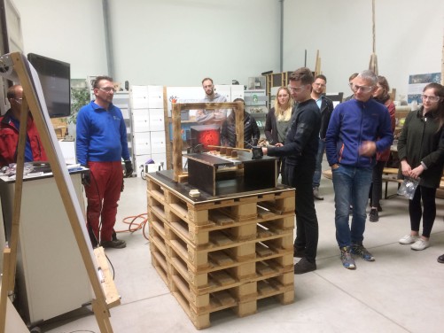 Darstellung des Feuerwiderstandes und des Wärmedurchlasses von Glaselementen mit unterschiedlichen Eigenschaften. Foto: Fachgebiet Entwerfen und Gebäudetechnologie