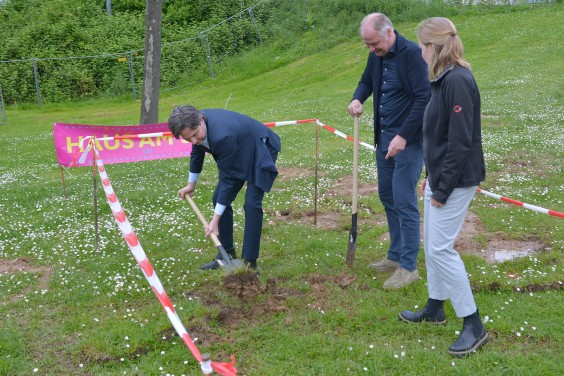 Der erste Spatenstich